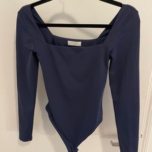 Aritzia Babaton Contour Squareneck Longsleeve Bodysuit